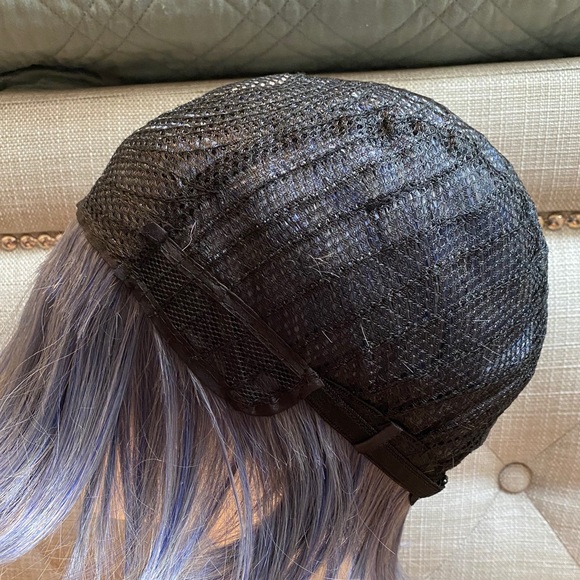 NWOT Short Grey Blue Bob Wig - Picture 9 of 9